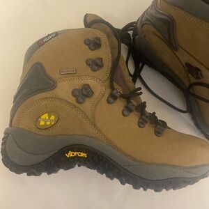 Merrell Tan and Black Outdoor women Boots size 7,5